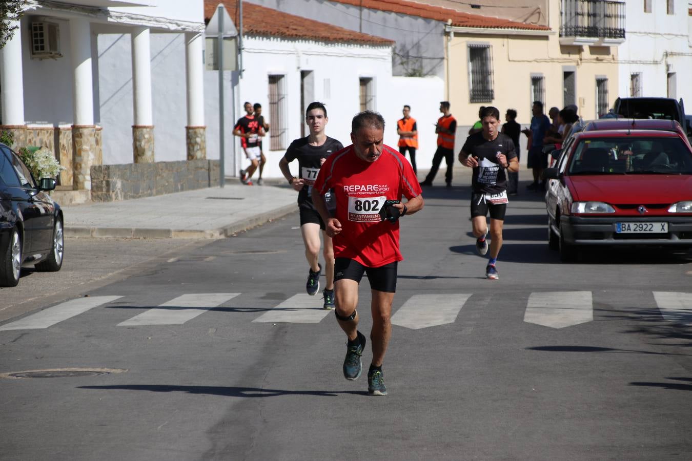 Valuengo continúa apostando por el deporte y la investigación de la Histiocitosis con la tercera edición del 'Cross Popular Valuengo', organizada por la Comisión de Festejos de la citada pedanía en colaboración con la Concejalía de Juventud y Deportes del Ayuntamiento de Jerez de los Caballeros y el Programa de Dinamización Deportiva de la Mancomunidad Sierra Suroeste. La citada prueba deportiva se ha celebrado esta mañana y ha contado con más de 140 participantes, entre todas las categorías.Celso Graciano y Estefanía Carretero se han convertido en los vencedores de la prueba general, y José Joaquín García y Rosa González han ocupado los primeros puestos locales.