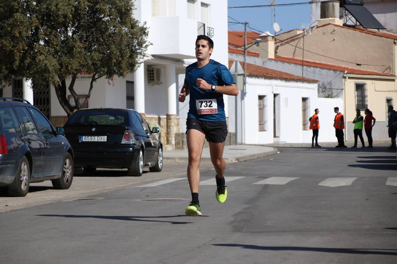 Valuengo continúa apostando por el deporte y la investigación de la Histiocitosis con la tercera edición del 'Cross Popular Valuengo', organizada por la Comisión de Festejos de la citada pedanía en colaboración con la Concejalía de Juventud y Deportes del Ayuntamiento de Jerez de los Caballeros y el Programa de Dinamización Deportiva de la Mancomunidad Sierra Suroeste. La citada prueba deportiva se ha celebrado esta mañana y ha contado con más de 140 participantes, entre todas las categorías.Celso Graciano y Estefanía Carretero se han convertido en los vencedores de la prueba general, y José Joaquín García y Rosa González han ocupado los primeros puestos locales.