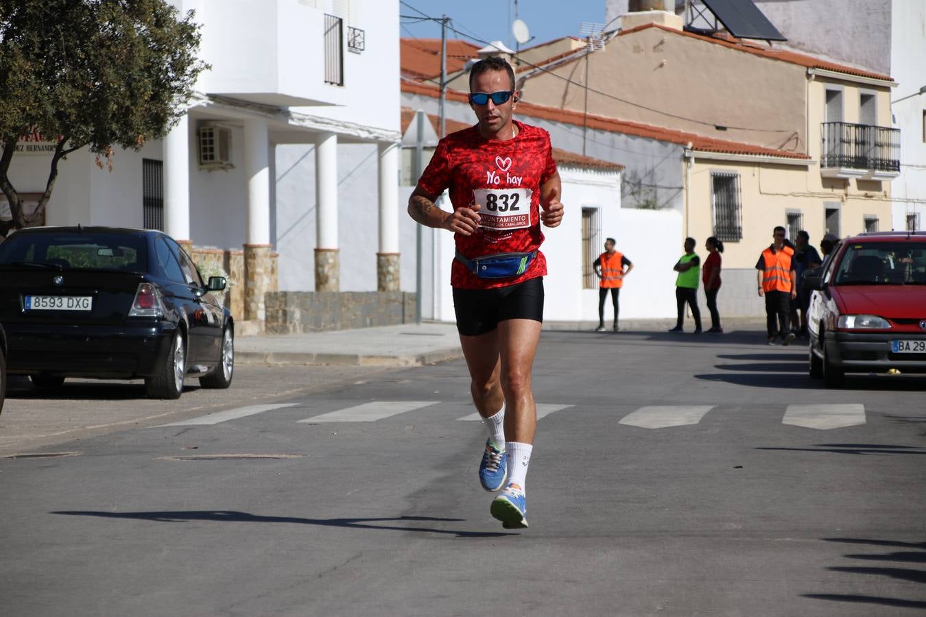 Valuengo continúa apostando por el deporte y la investigación de la Histiocitosis con la tercera edición del 'Cross Popular Valuengo', organizada por la Comisión de Festejos de la citada pedanía en colaboración con la Concejalía de Juventud y Deportes del Ayuntamiento de Jerez de los Caballeros y el Programa de Dinamización Deportiva de la Mancomunidad Sierra Suroeste. La citada prueba deportiva se ha celebrado esta mañana y ha contado con más de 140 participantes, entre todas las categorías.Celso Graciano y Estefanía Carretero se han convertido en los vencedores de la prueba general, y José Joaquín García y Rosa González han ocupado los primeros puestos locales.