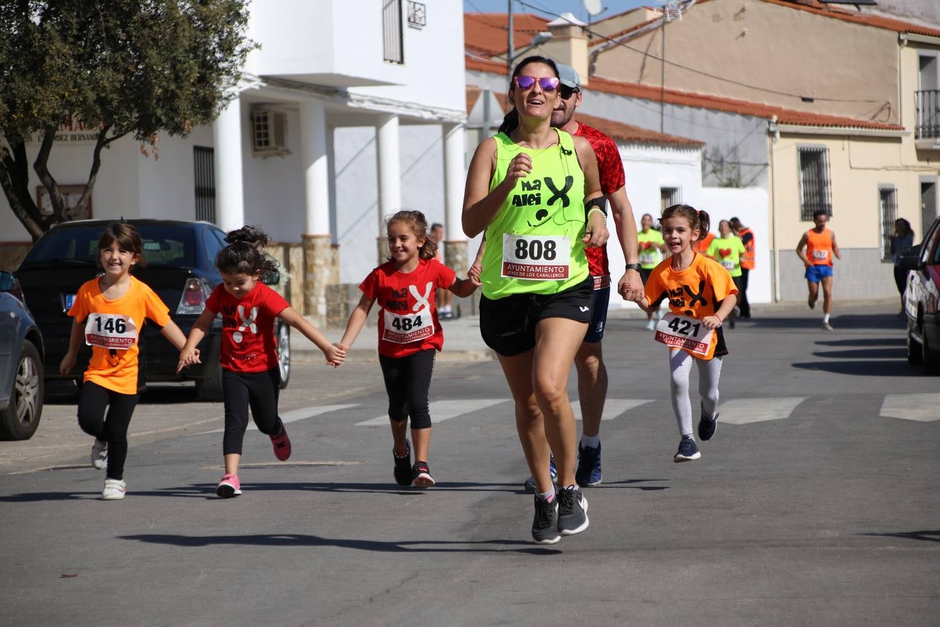 Valuengo continúa apostando por el deporte y la investigación de la Histiocitosis con la tercera edición del 'Cross Popular Valuengo', organizada por la Comisión de Festejos de la citada pedanía en colaboración con la Concejalía de Juventud y Deportes del Ayuntamiento de Jerez de los Caballeros y el Programa de Dinamización Deportiva de la Mancomunidad Sierra Suroeste. La citada prueba deportiva se ha celebrado esta mañana y ha contado con más de 140 participantes, entre todas las categorías.Celso Graciano y Estefanía Carretero se han convertido en los vencedores de la prueba general, y José Joaquín García y Rosa González han ocupado los primeros puestos locales.