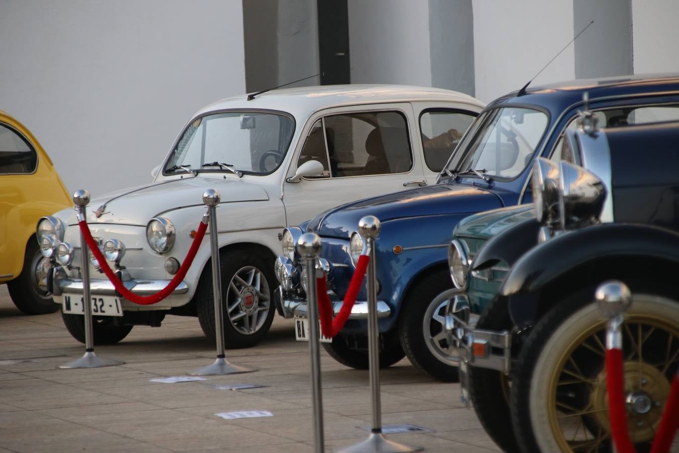 Jerez de los Caballeros celebra la tercera edición de su 'Noche en Blanco' con exposiciones, visitas turísticas, baile, cata de vinos, poesía, conciertos y talleres llenando de ocio, historia y arte diferentes rincones del municipio.