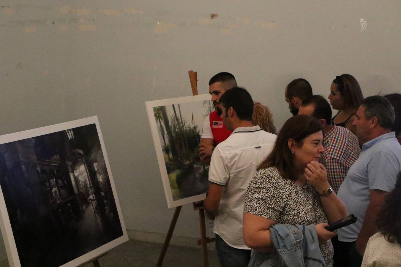 Jerez de los Caballeros celebra la tercera edición de su 'Noche en Blanco' con exposiciones, visitas turísticas, baile, cata de vinos, poesía, conciertos y talleres llenando de ocio, historia y arte diferentes rincones del municipio.