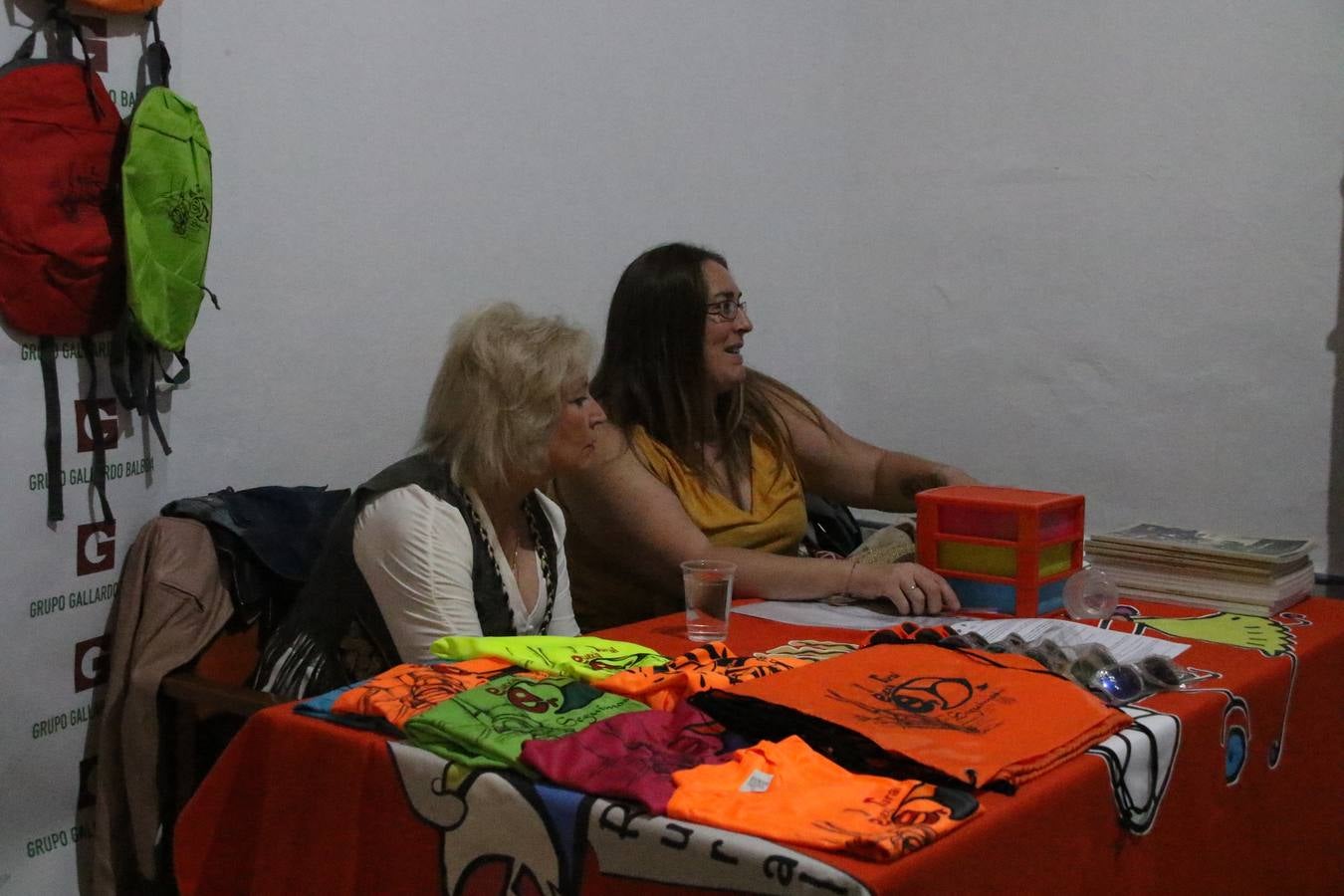 Jerez de los Caballeros celebra la tercera edición de su 'Noche en Blanco' con exposiciones, visitas turísticas, baile, cata de vinos, poesía, conciertos y talleres llenando de ocio, historia y arte diferentes rincones del municipio.