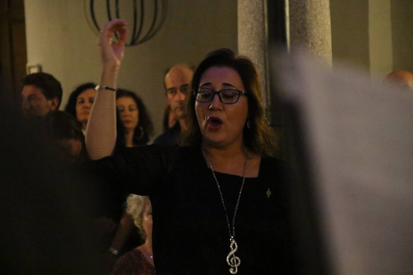 Jerez de los Caballeros celebra la tercera edición de su 'Noche en Blanco' con exposiciones, visitas turísticas, baile, cata de vinos, poesía, conciertos y talleres llenando de ocio, historia y arte diferentes rincones del municipio.