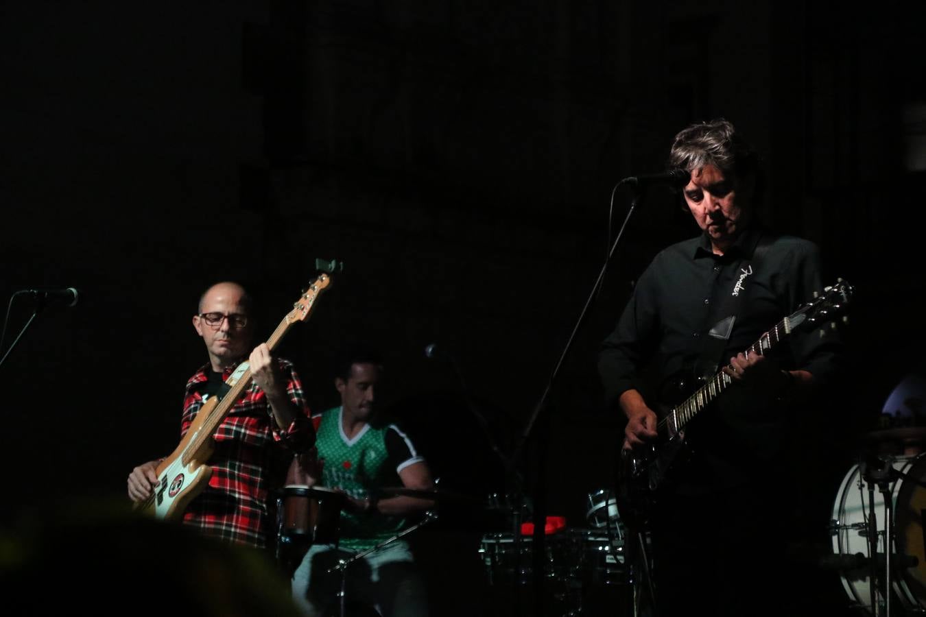 Jerez de los Caballeros celebra la tercera edición de su 'Noche en Blanco' con exposiciones, visitas turísticas, baile, cata de vinos, poesía, conciertos y talleres llenando de ocio, historia y arte diferentes rincones del municipio.