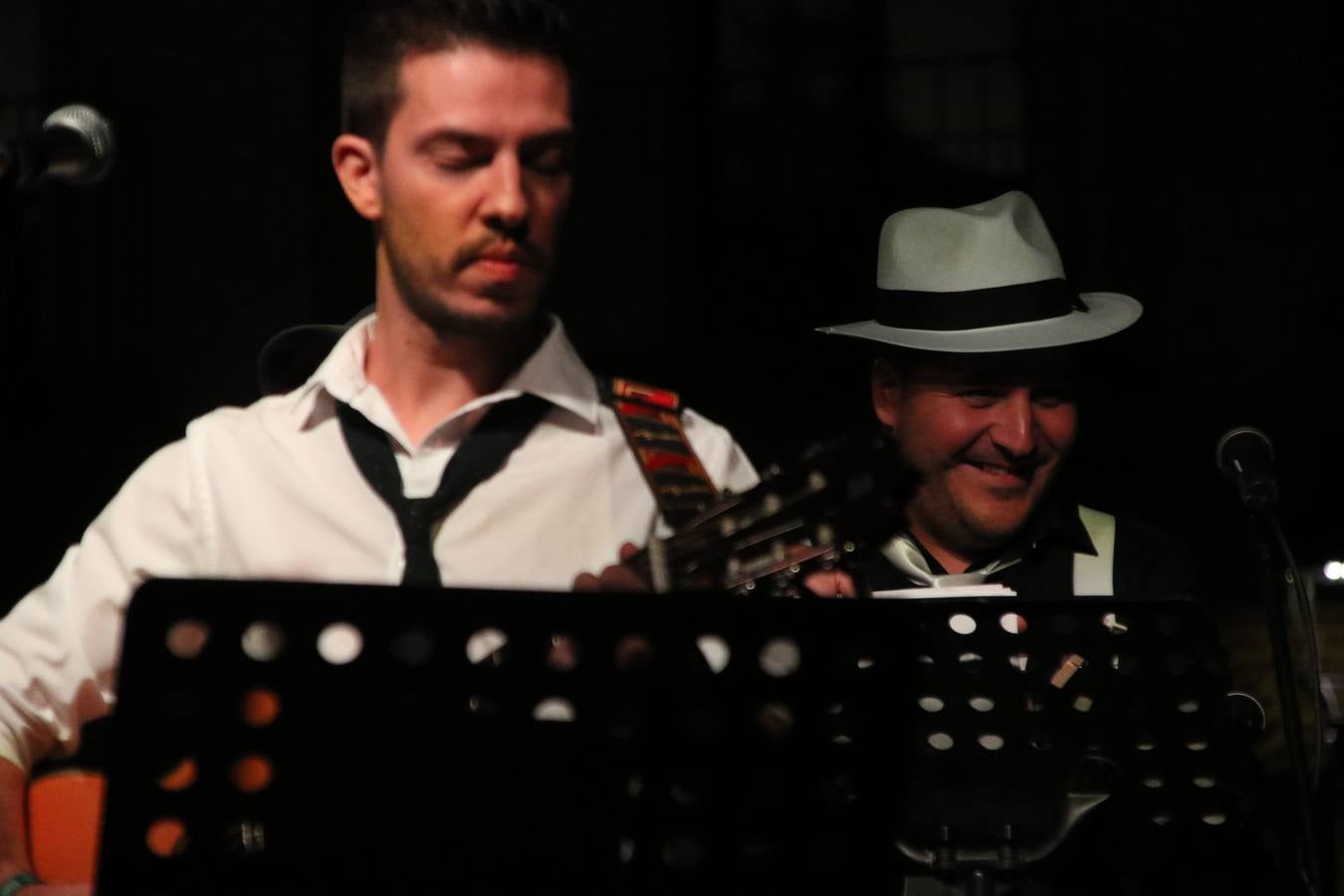 Jerez de los Caballeros celebra la tercera edición de su 'Noche en Blanco' con exposiciones, visitas turísticas, baile, cata de vinos, poesía, conciertos y talleres llenando de ocio, historia y arte diferentes rincones del municipio.