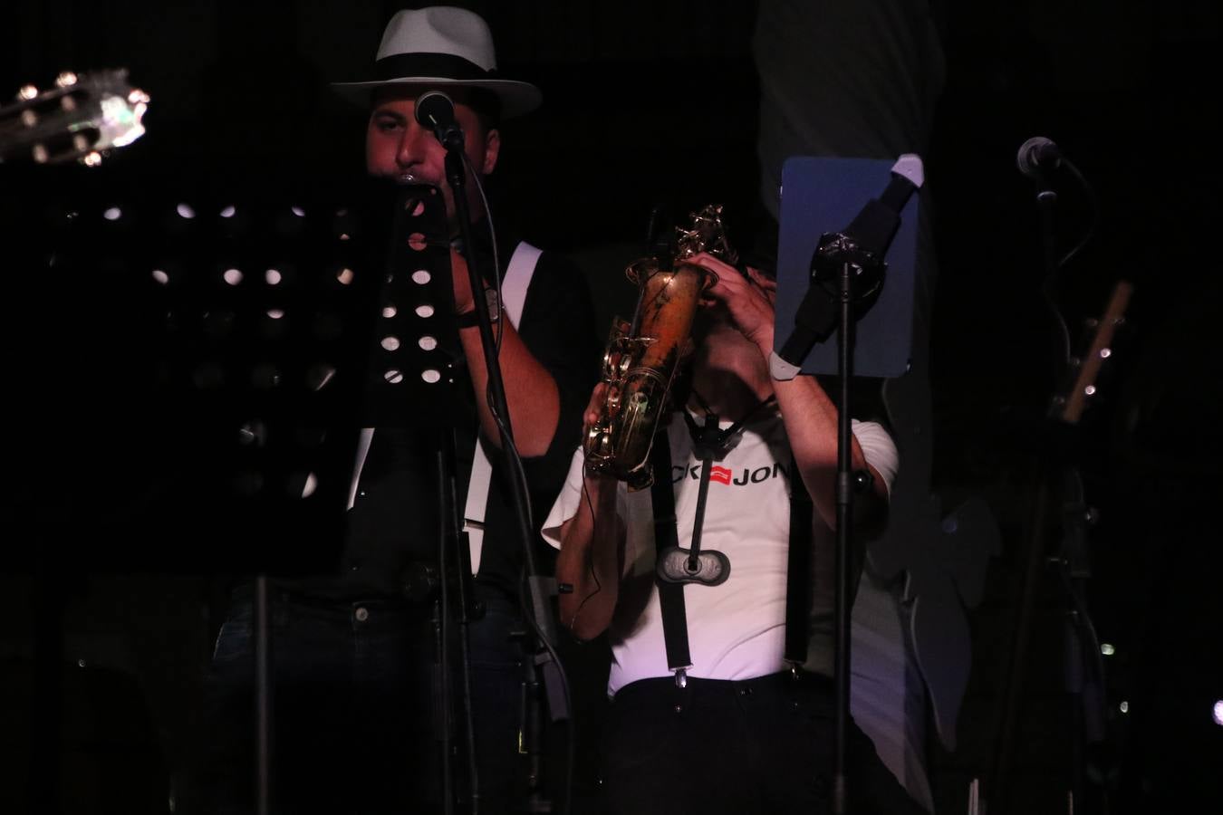 Jerez de los Caballeros celebra la tercera edición de su 'Noche en Blanco' con exposiciones, visitas turísticas, baile, cata de vinos, poesía, conciertos y talleres llenando de ocio, historia y arte diferentes rincones del municipio.