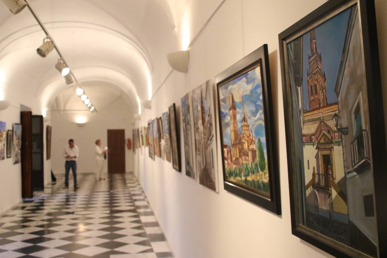 Jerez de los Caballeros celebra la tercera edición de su 'Noche en Blanco' con exposiciones, visitas turísticas, baile, cata de vinos, poesía, conciertos y talleres llenando de ocio, historia y arte diferentes rincones del municipio.