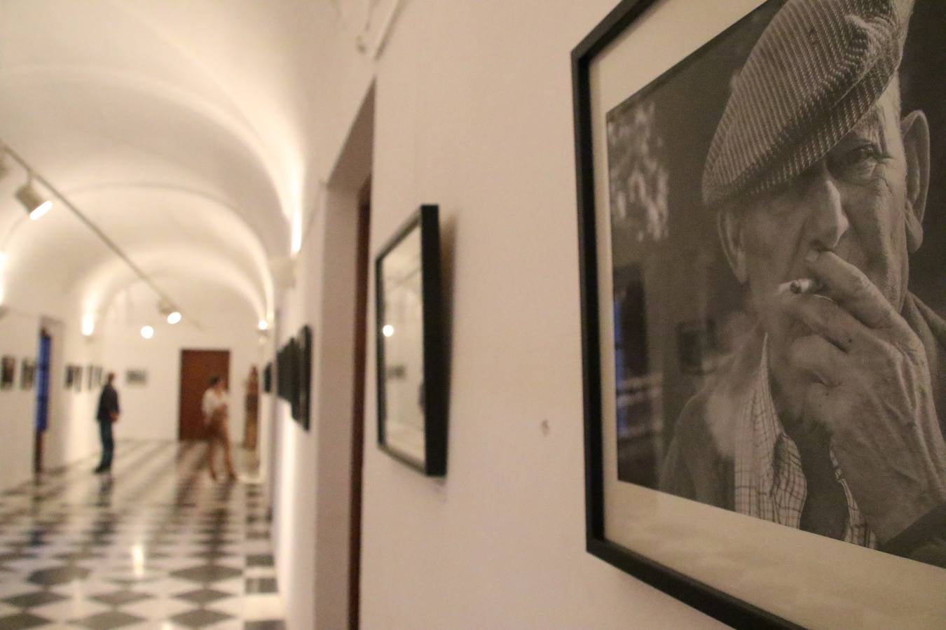 Jerez de los Caballeros celebra la tercera edición de su 'Noche en Blanco' con exposiciones, visitas turísticas, baile, cata de vinos, poesía, conciertos y talleres llenando de ocio, historia y arte diferentes rincones del municipio.