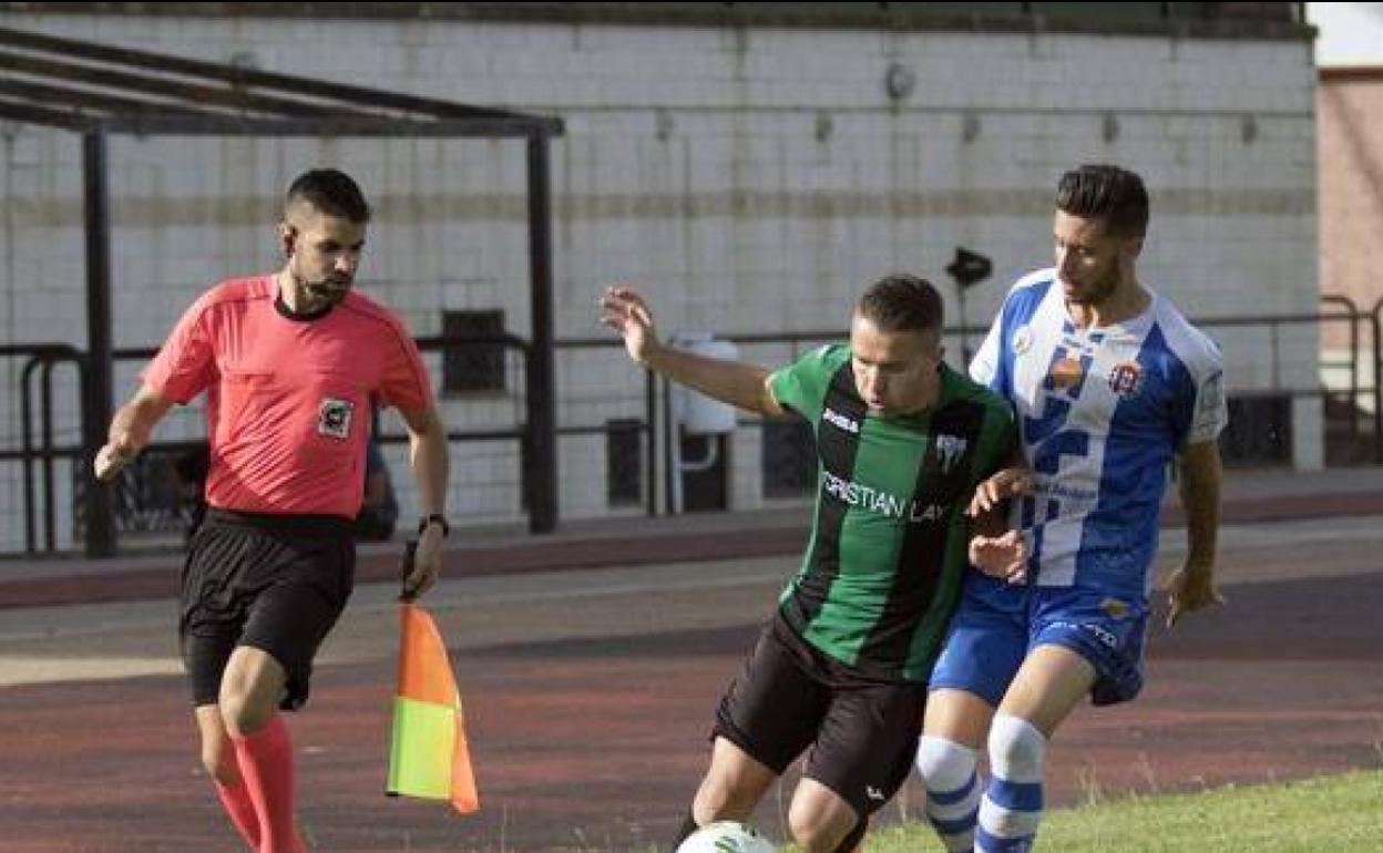 El Jerez aprovecha la ineficacia de un Aceuchal negado de cara a gol