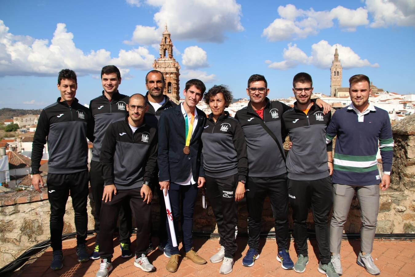 Fotos: Jerez recibe entre aplausos y gritos de &quot;campeón&quot; al atleta Manuel Gómez Lucas