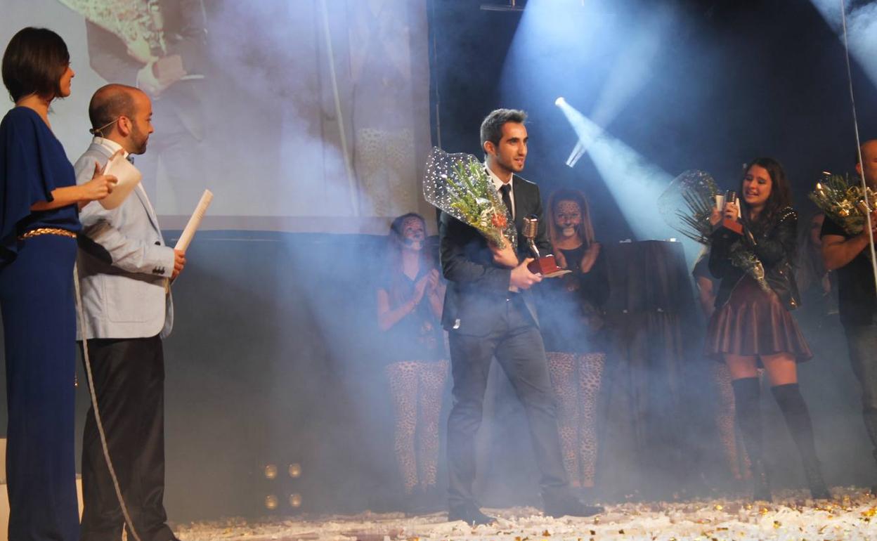 En la ya larga trayectoria del Festival figuran grandes voces y talentos como Juan Ledesma, uno de sus triunfadores.