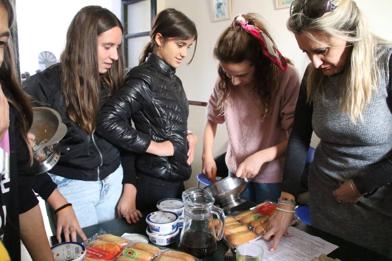 Fotos: Cáritas Parroquial celebra la tercera edición de su 'Tapa Solidaria'