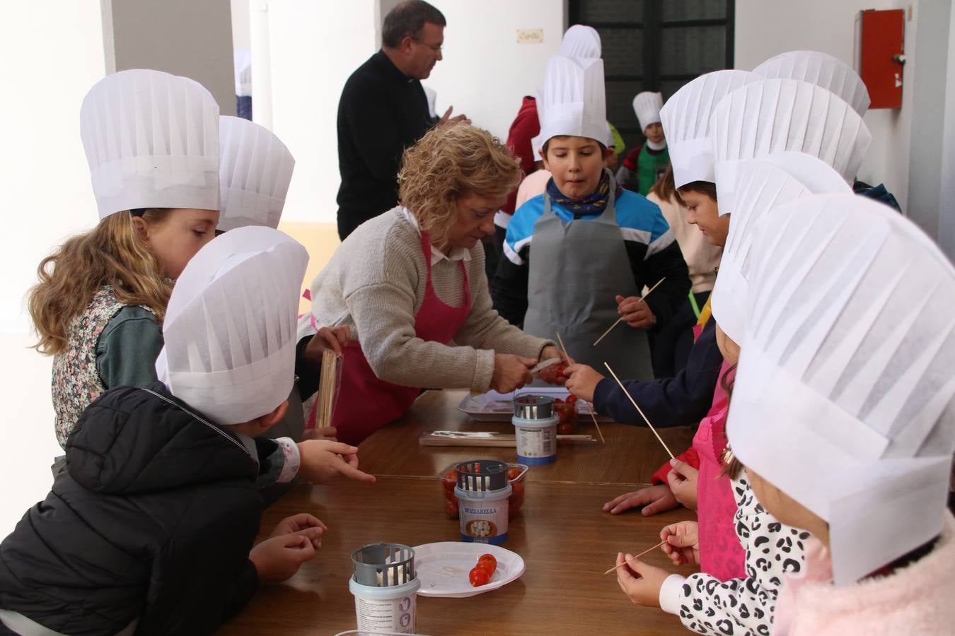 Fotos: Cáritas Parroquial celebra la tercera edición de su 'Tapa Solidaria'