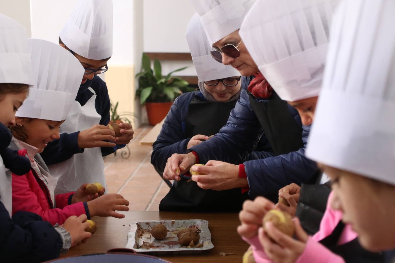 Fotos: Cáritas Parroquial celebra la tercera edición de su 'Tapa Solidaria'