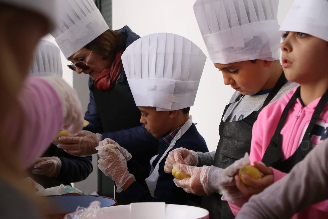 Fotos: Cáritas Parroquial celebra la tercera edición de su 'Tapa Solidaria'