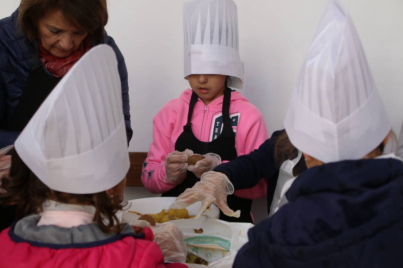 Fotos: Cáritas Parroquial celebra la tercera edición de su 'Tapa Solidaria'
