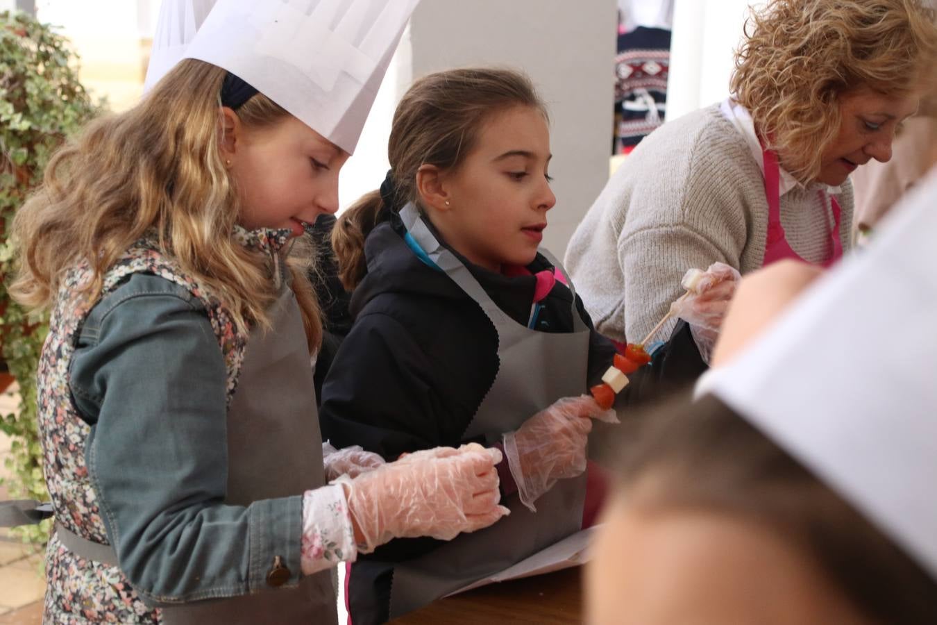 Fotos: Cáritas Parroquial celebra la tercera edición de su 'Tapa Solidaria'