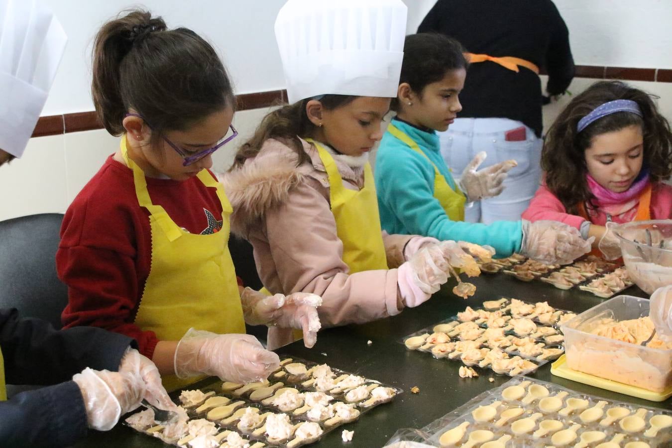 Fotos: Cáritas Parroquial celebra la tercera edición de su 'Tapa Solidaria'
