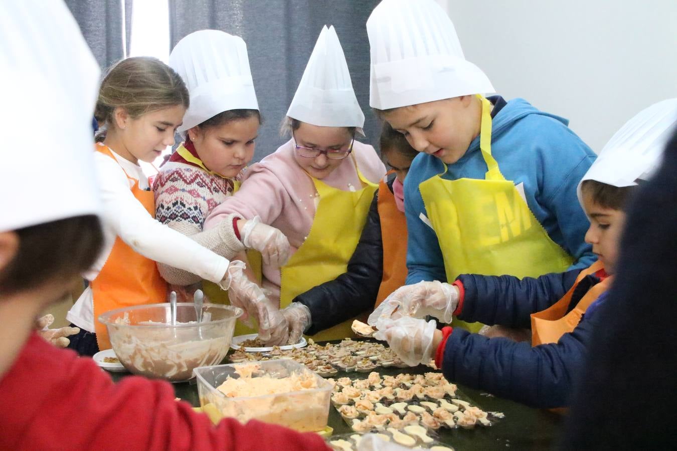 Fotos: Cáritas Parroquial celebra la tercera edición de su 'Tapa Solidaria'