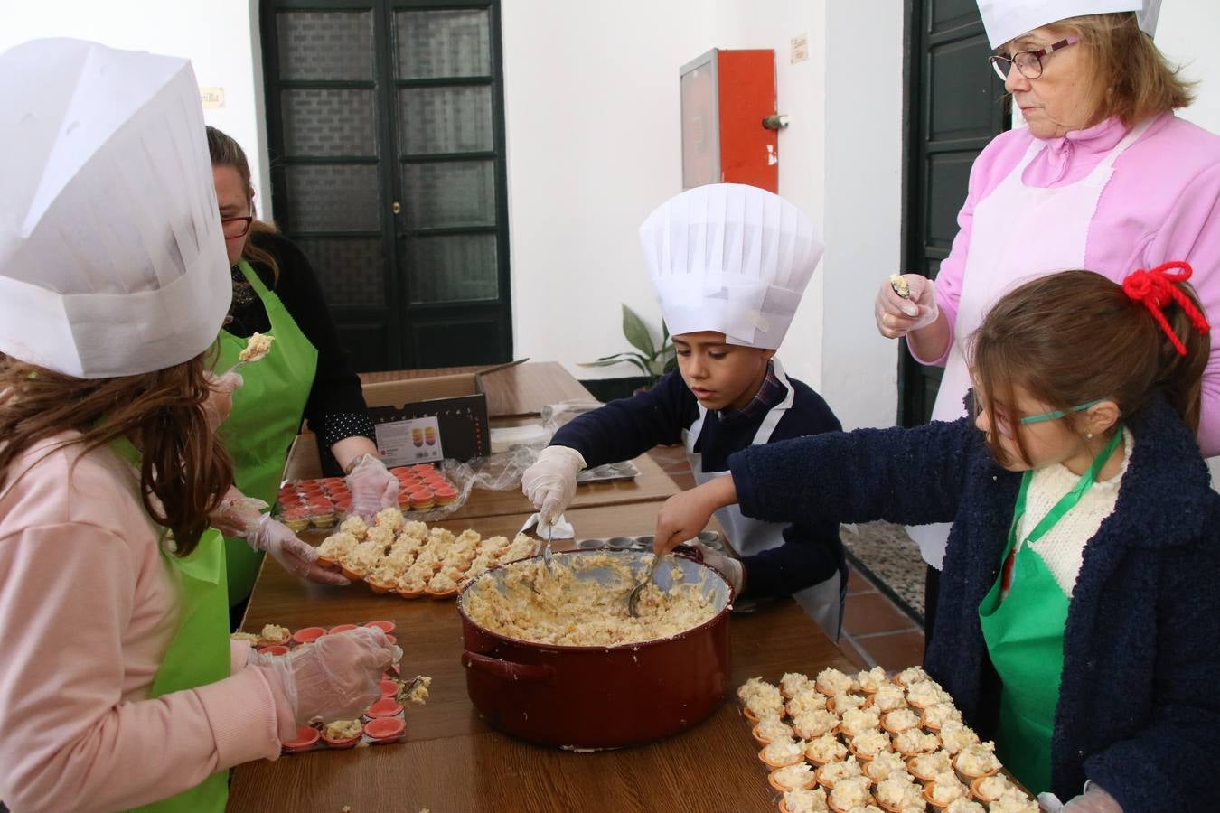 Fotos: Cáritas Parroquial celebra la tercera edición de su 'Tapa Solidaria'