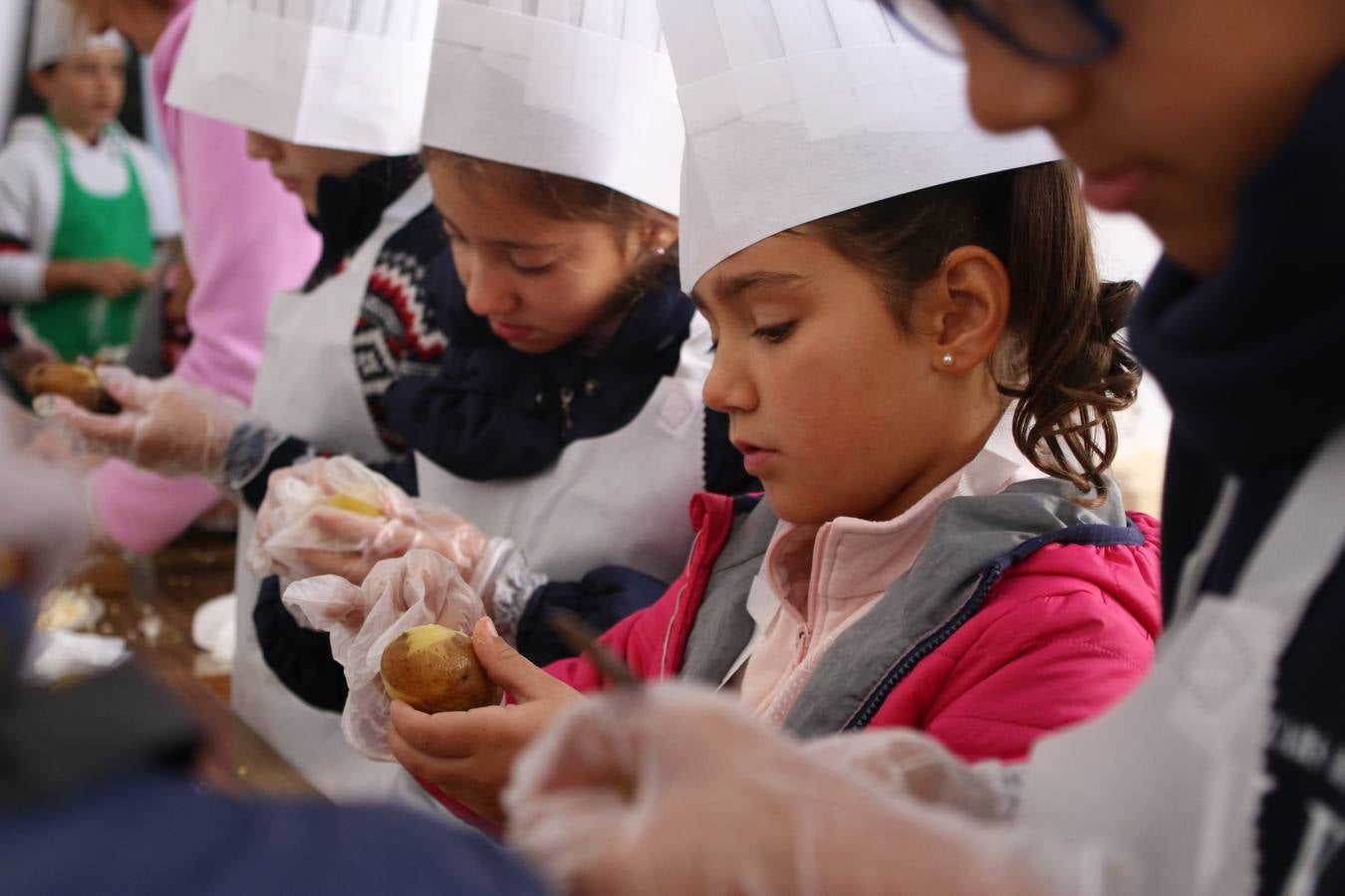 Fotos: Cáritas Parroquial celebra la tercera edición de su 'Tapa Solidaria'