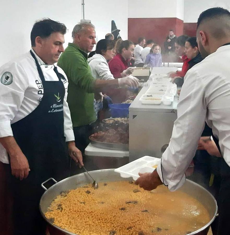 Participantes en en inicio de la Marcha por el bello entorno de La Bazana.
