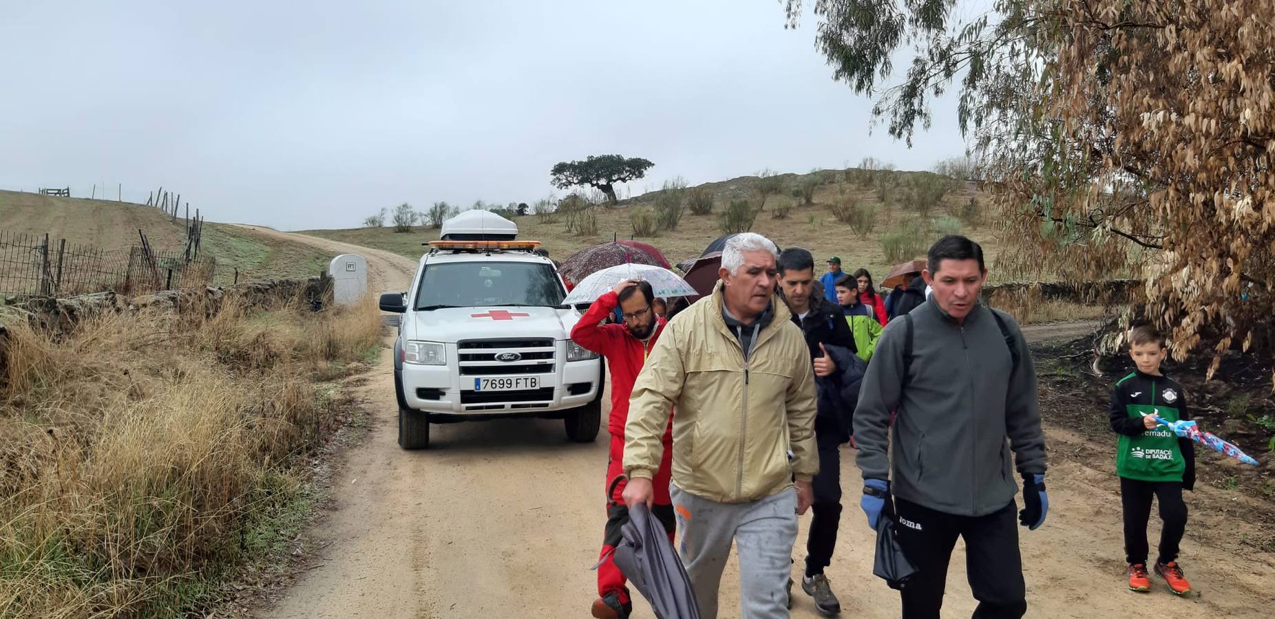 Participantes en en inicio de la Marcha por el bello entorno de La Bazana.