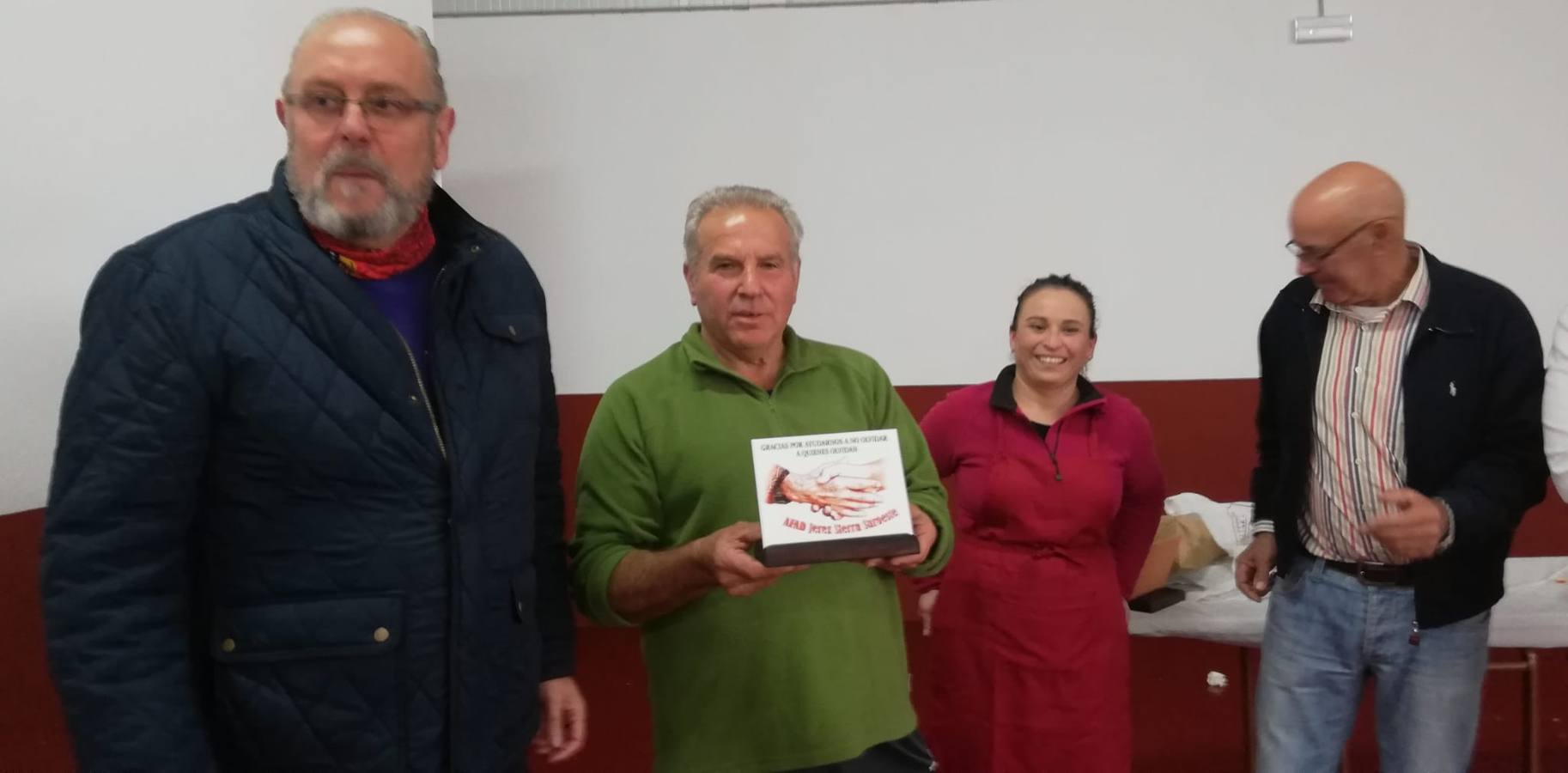 Participantes en en inicio de la Marcha por el bello entorno de La Bazana.