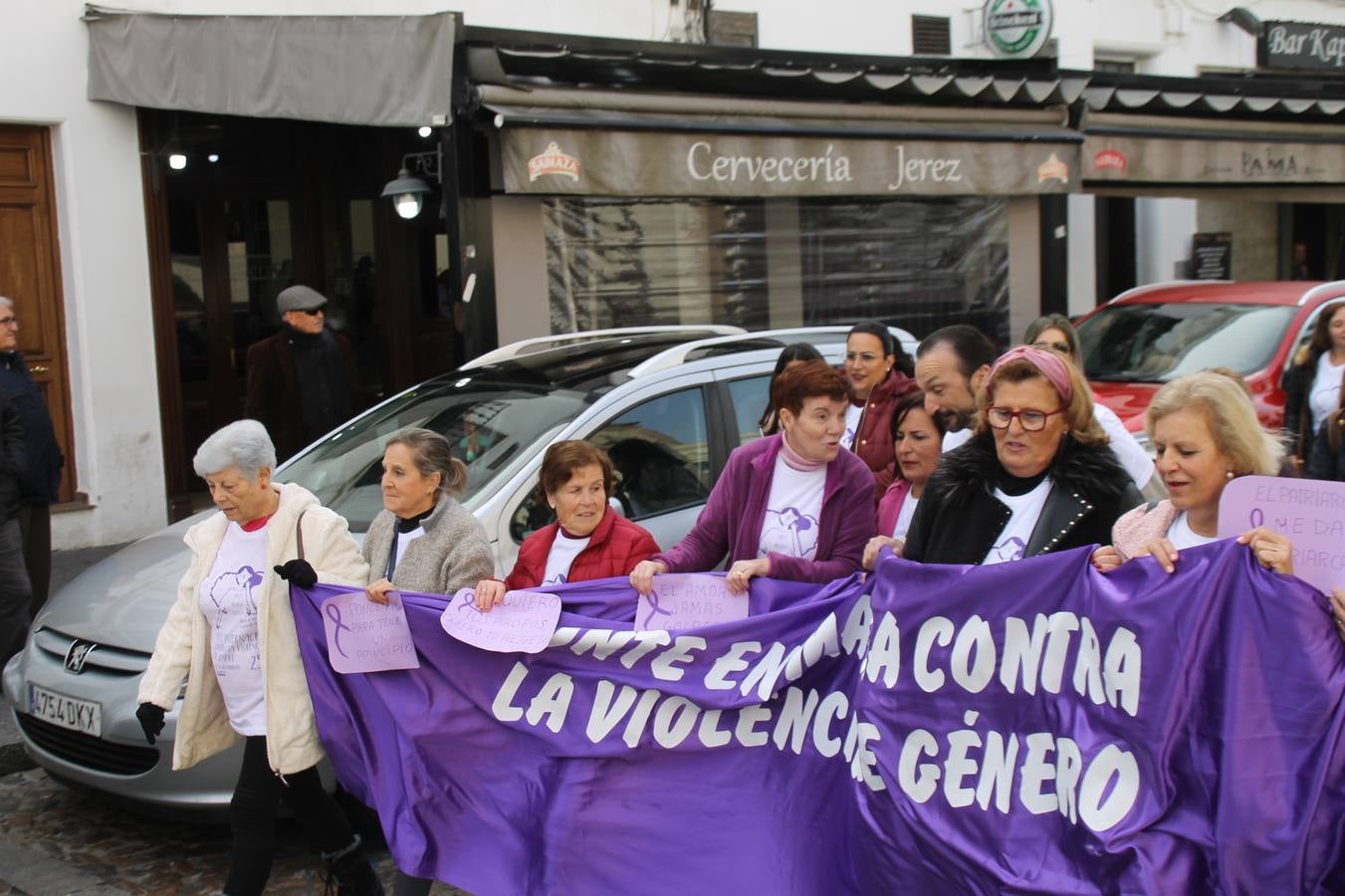 Lectura de un manifiesto a cargo de Plena Inclusión Jerez en el patio del Conventual San Agustín.