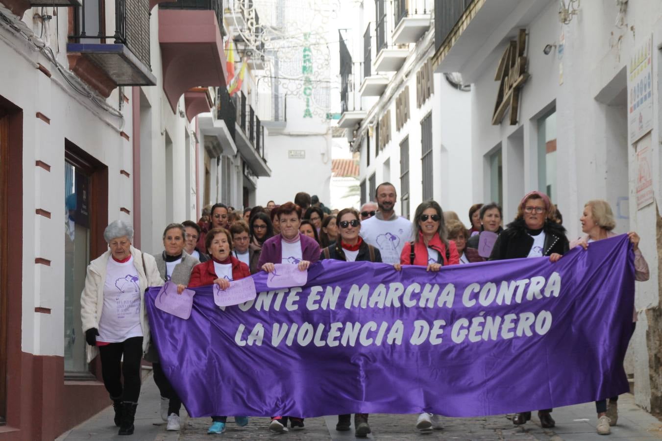 Lectura de un manifiesto a cargo de Plena Inclusión Jerez en el patio del Conventual San Agustín.
