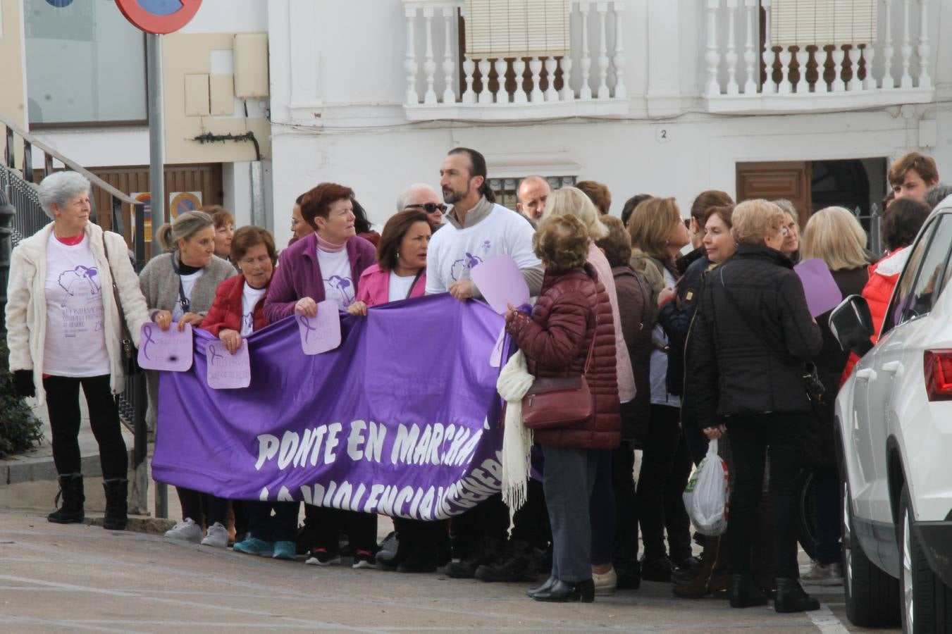 Lectura de un manifiesto a cargo de Plena Inclusión Jerez en el patio del Conventual San Agustín.