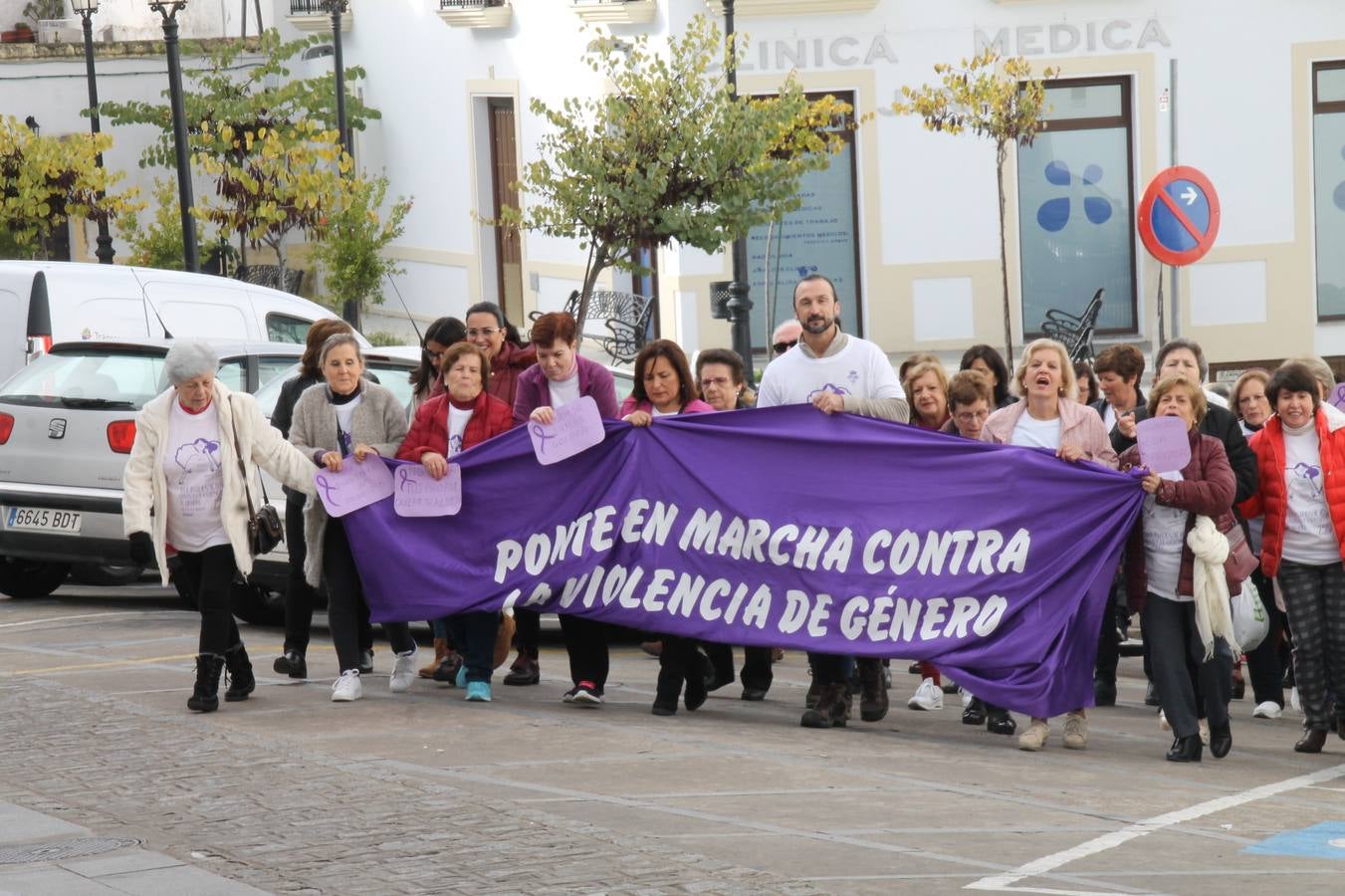 Lectura de un manifiesto a cargo de Plena Inclusión Jerez en el patio del Conventual San Agustín.