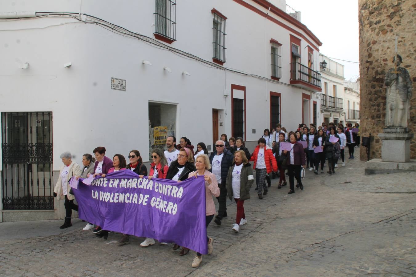 Lectura de un manifiesto a cargo de Plena Inclusión Jerez en el patio del Conventual San Agustín.
