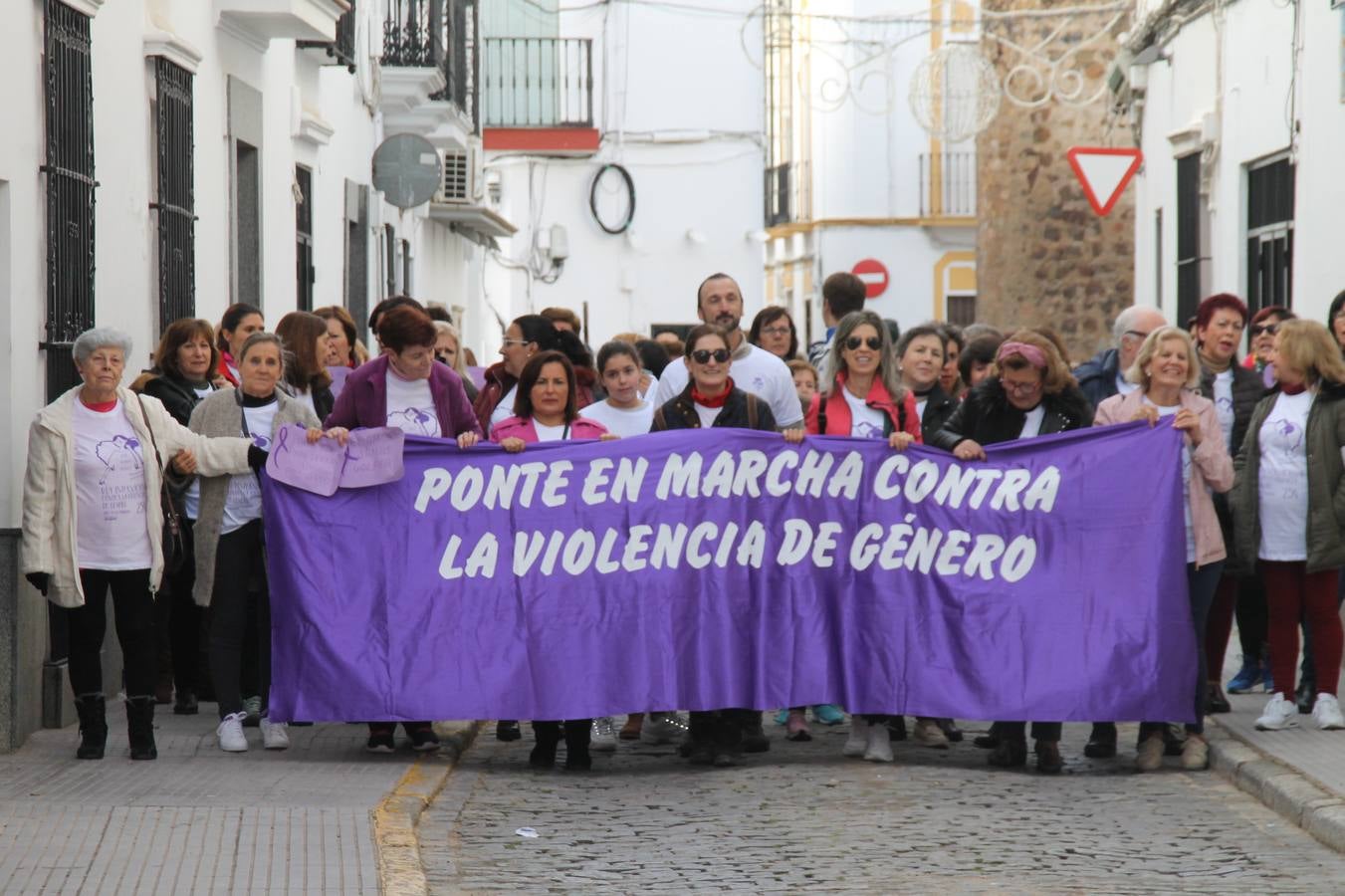 Lectura de un manifiesto a cargo de Plena Inclusión Jerez en el patio del Conventual San Agustín.