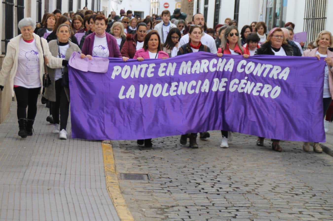 Lectura de un manifiesto a cargo de Plena Inclusión Jerez en el patio del Conventual San Agustín.