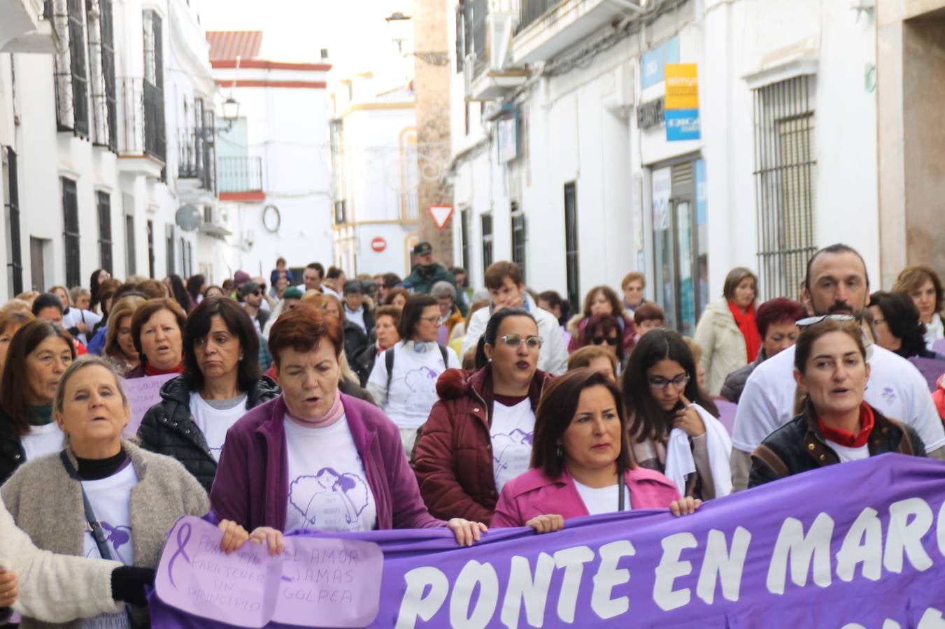 Lectura de un manifiesto a cargo de Plena Inclusión Jerez en el patio del Conventual San Agustín.
