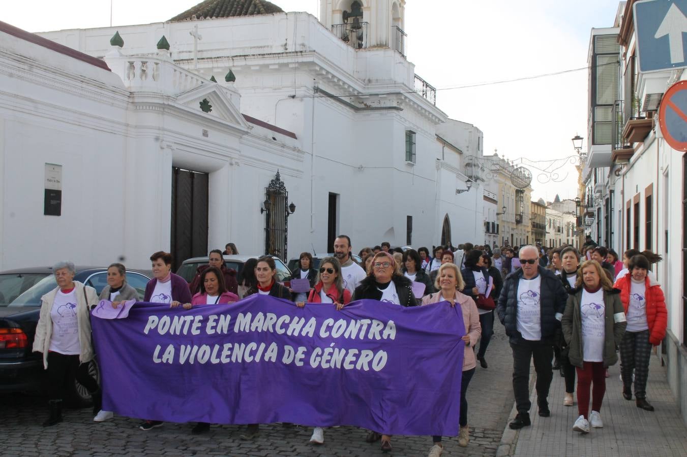 Lectura de un manifiesto a cargo de Plena Inclusión Jerez en el patio del Conventual San Agustín.