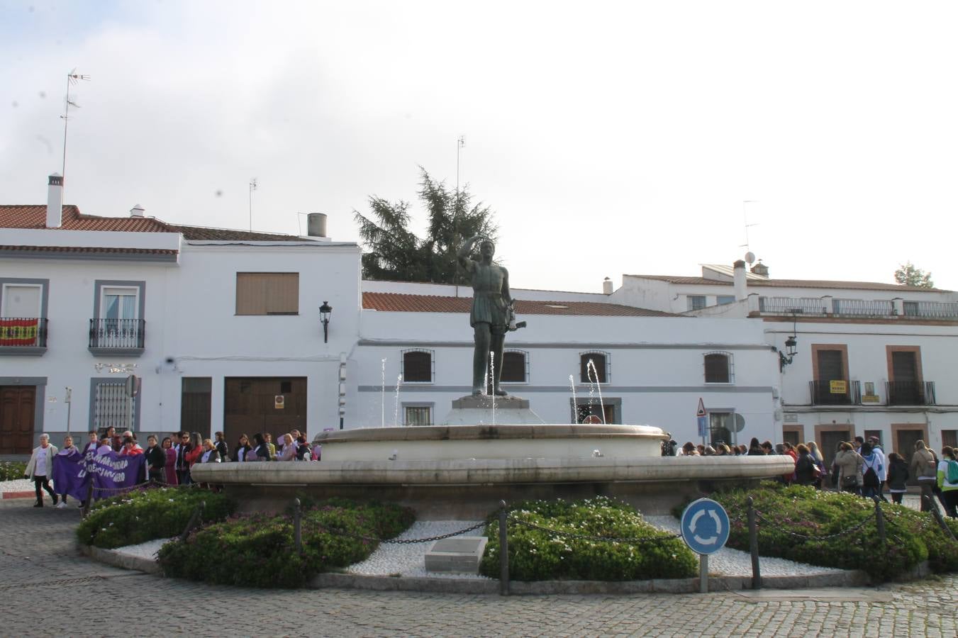 Lectura de un manifiesto a cargo de Plena Inclusión Jerez en el patio del Conventual San Agustín.