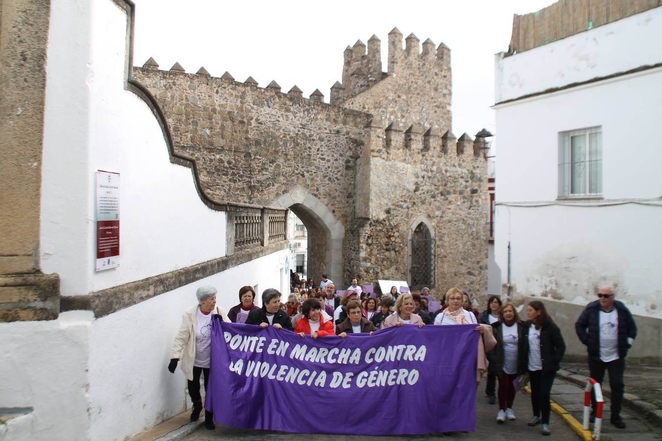 Lectura de un manifiesto a cargo de Plena Inclusión Jerez en el patio del Conventual San Agustín.