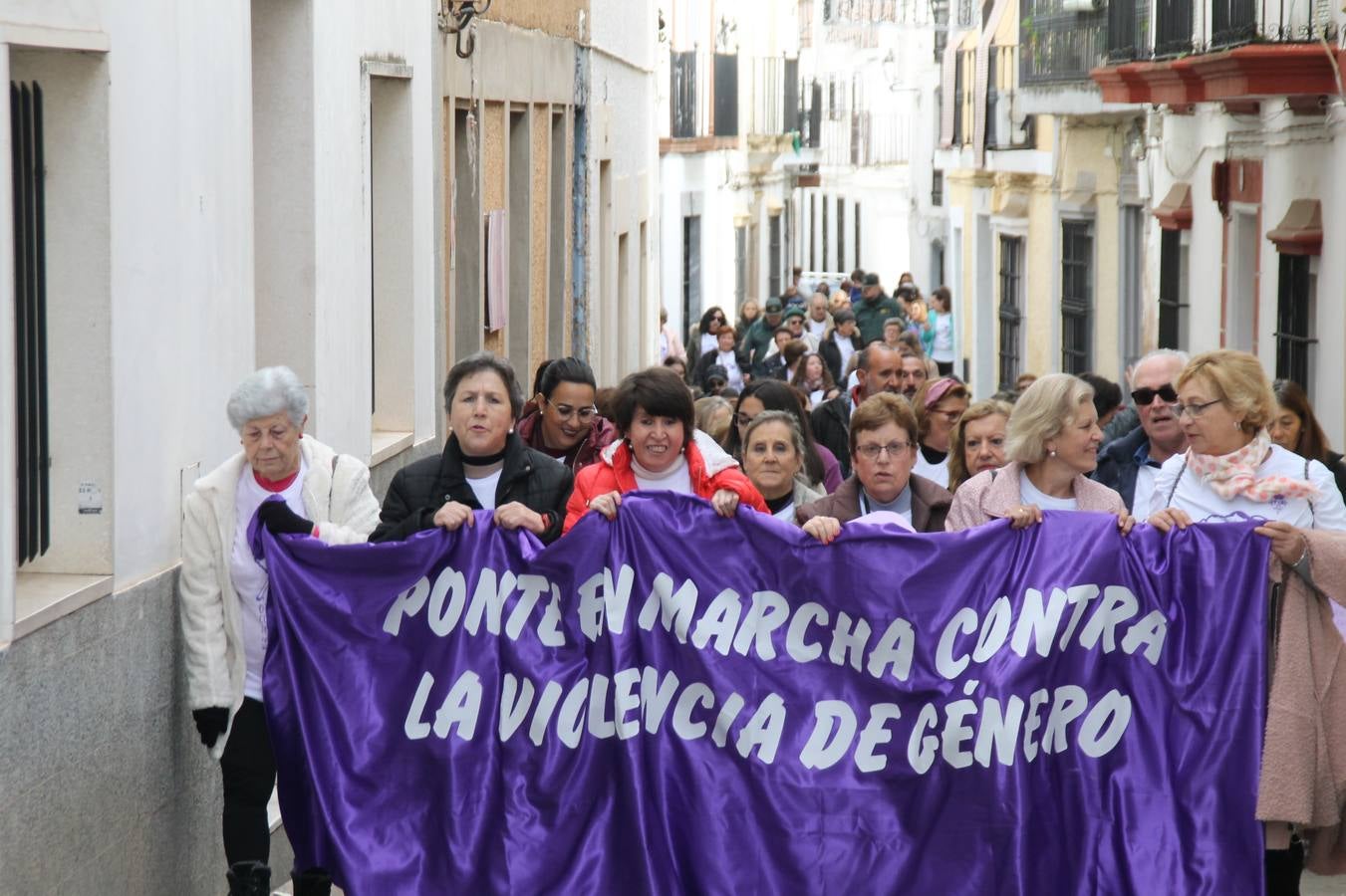 Lectura de un manifiesto a cargo de Plena Inclusión Jerez en el patio del Conventual San Agustín.