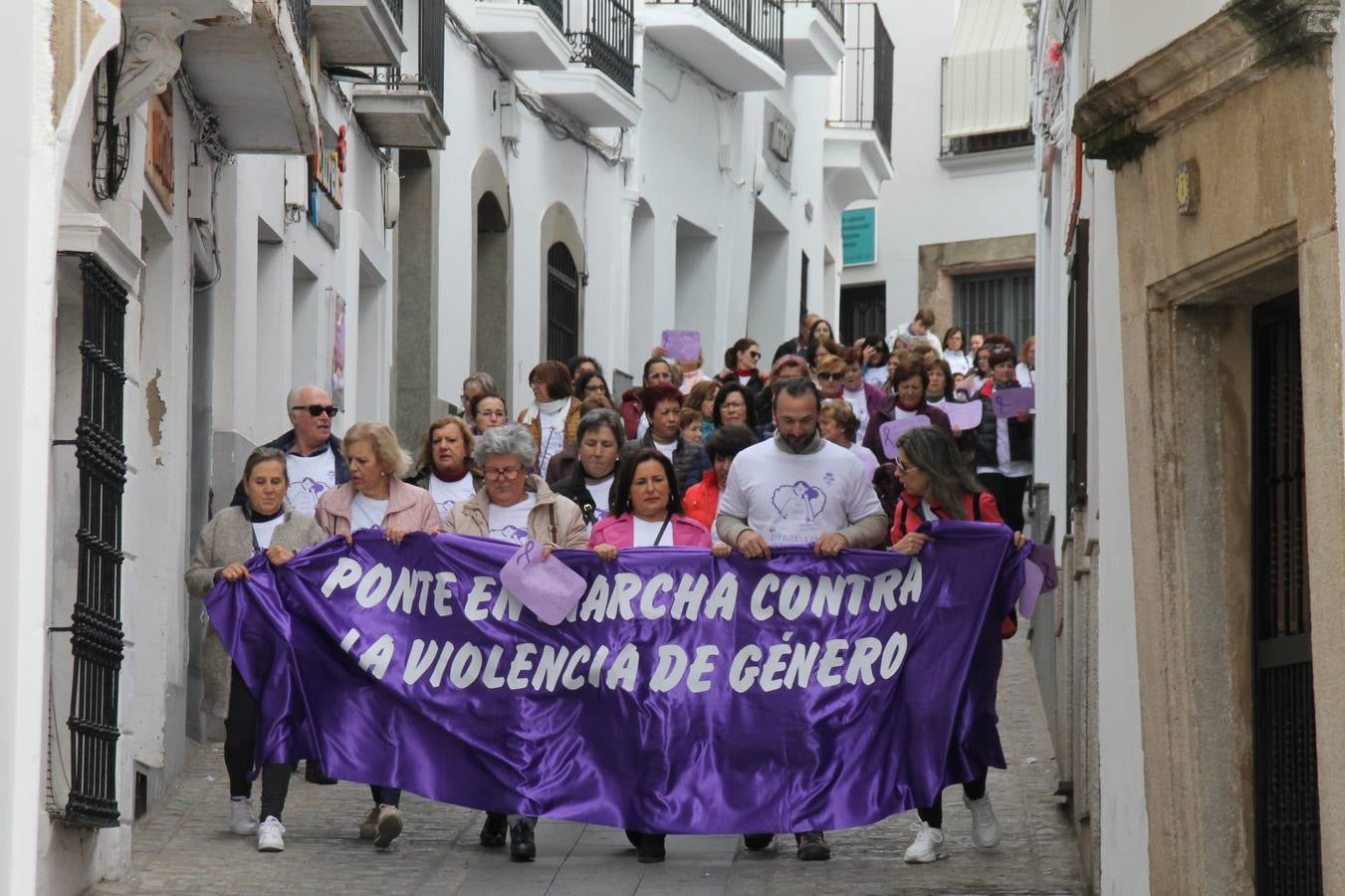 Lectura de un manifiesto a cargo de Plena Inclusión Jerez en el patio del Conventual San Agustín.