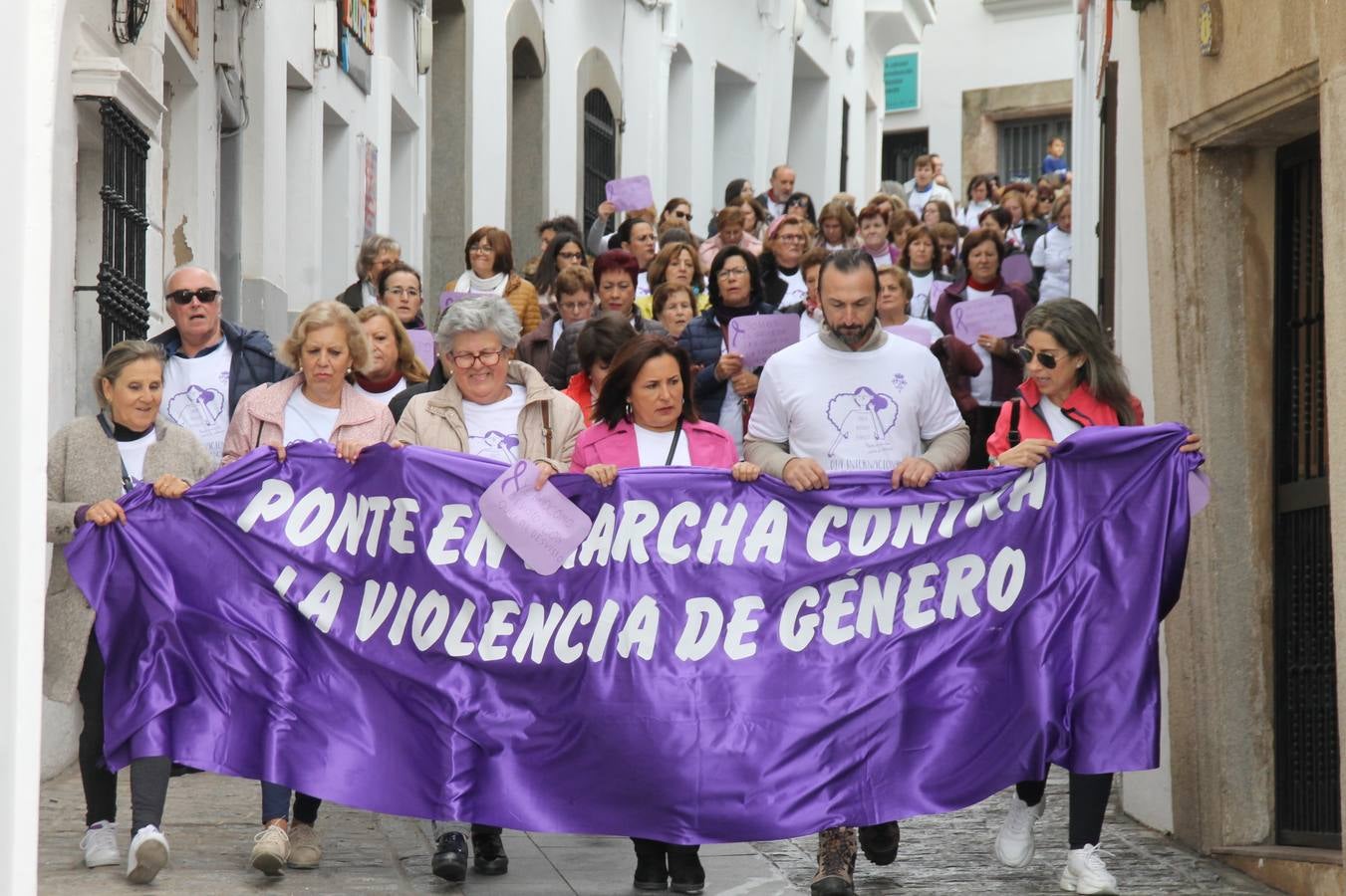 Lectura de un manifiesto a cargo de Plena Inclusión Jerez en el patio del Conventual San Agustín.