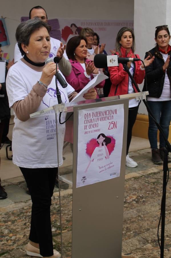 Lectura de un manifiesto a cargo de Plena Inclusión Jerez en el patio del Conventual San Agustín.