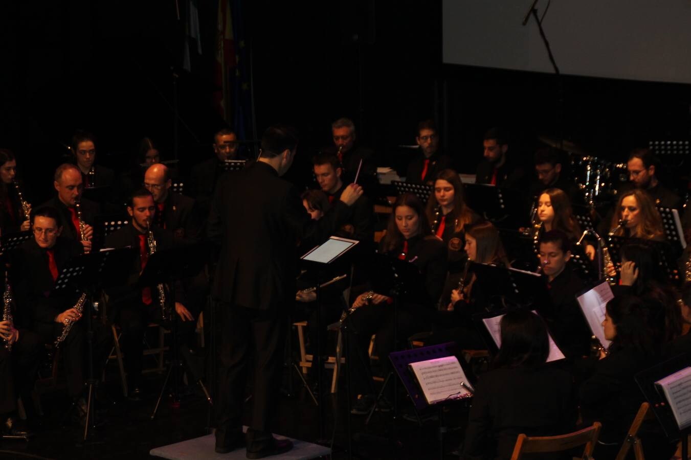 Los alumnos más pequeños de la Escuela de Música en su estreno en el Conciertazo.