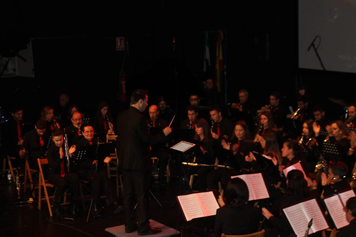 Los alumnos más pequeños de la Escuela de Música en su estreno en el Conciertazo.