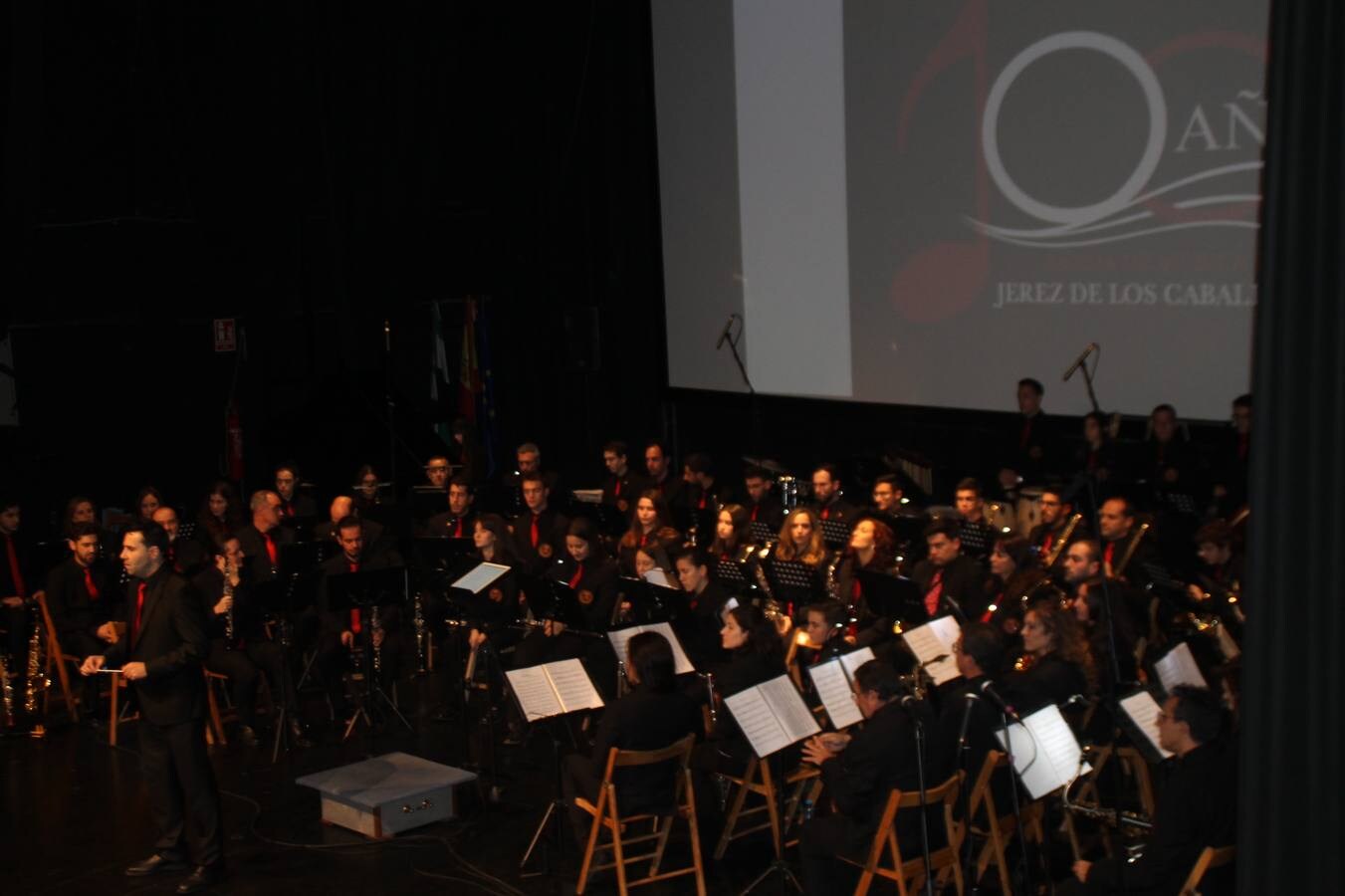 Los alumnos más pequeños de la Escuela de Música en su estreno en el Conciertazo.