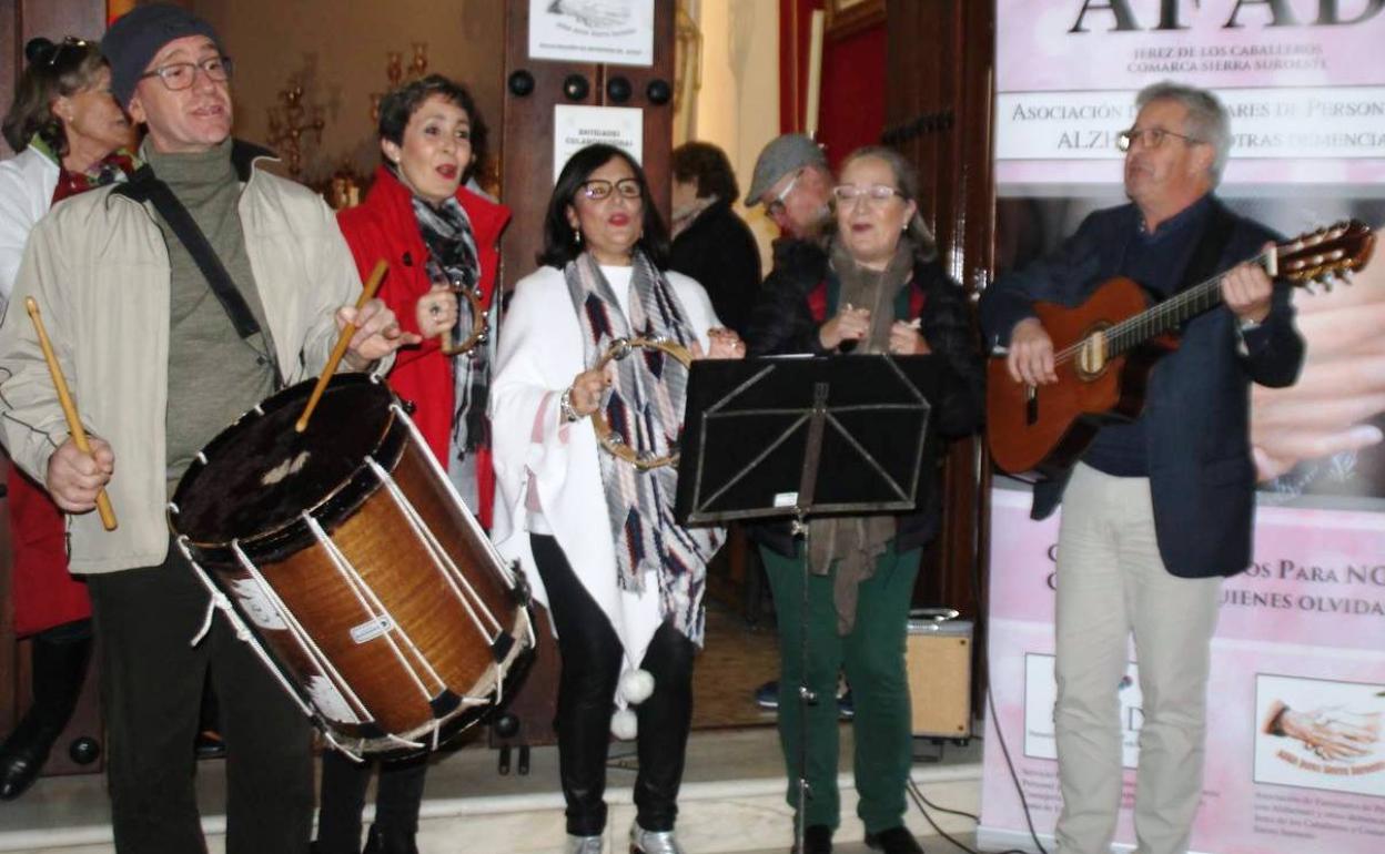 El grupo Retama en su actuación la anterior edición de este acto benéfico, en esa ocasión destinado a la Asociación de Familiares de Personas con Alzheimer de Jerez y Comarca Sierra Suroeste. 