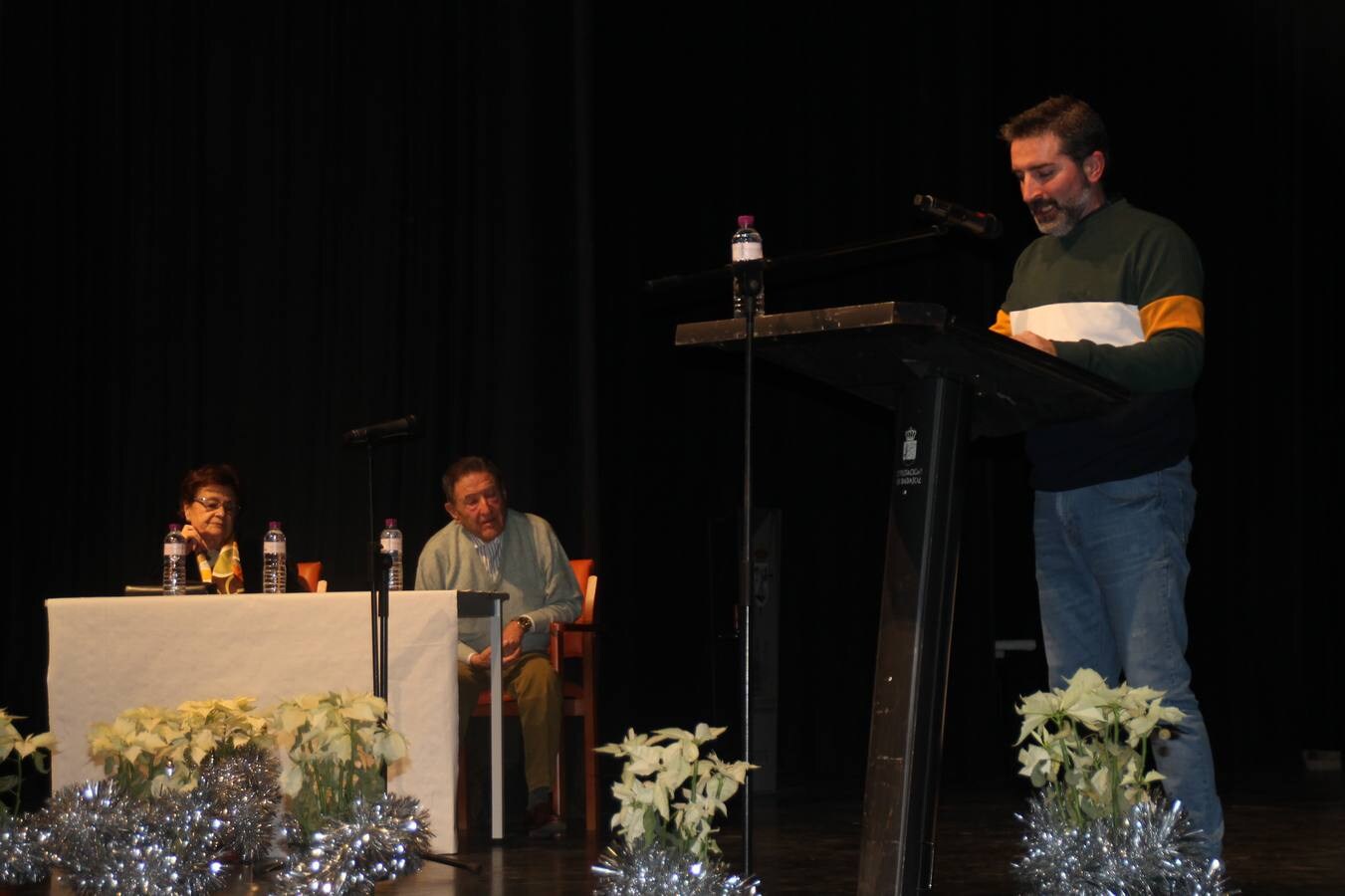 Alfonso Gallardo rodeado de sus trabajadores más antiguos y miembros de los comités de empresa organizadores del homenaje.