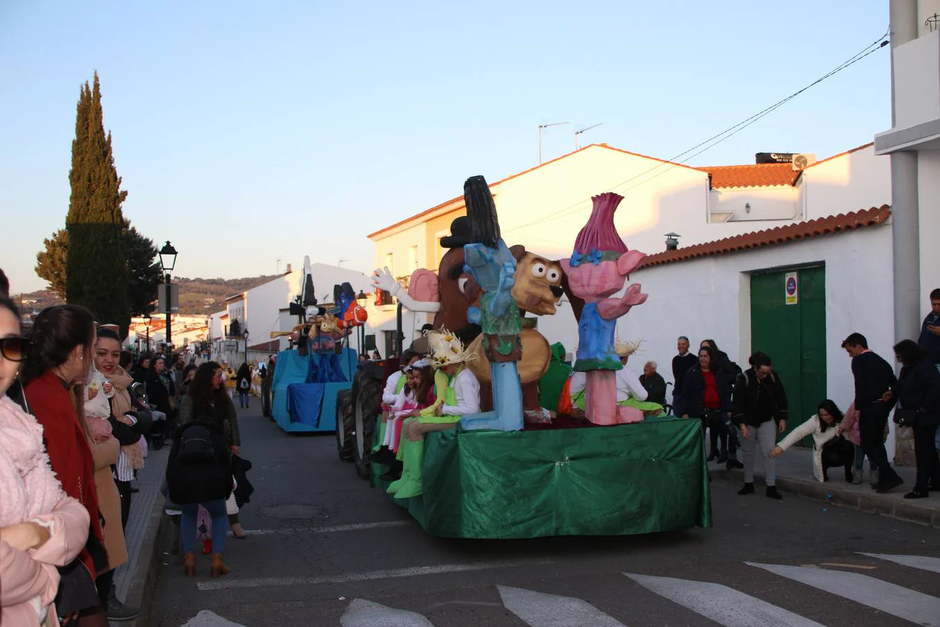 La Asociación juvenil La Trouppe ofreció un gran despliegue de fantasía con su recreación de La Bella y La Bestia.